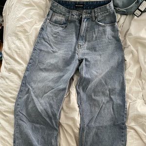 Boyfriend/mom jeans pretty little thing